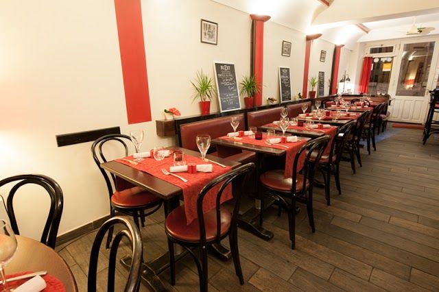 Les Banquettes Rouges