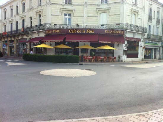 Le Cafe de la Paix
